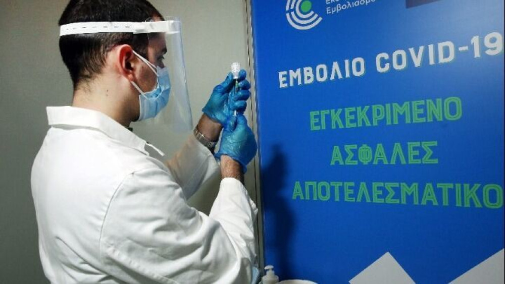 Πρόγραμμα “Ελευθερία”: Οδηγός για όλες τις ηλικίες- Για ποιους είναι υποχρεωτικός ο εμβολιασμός