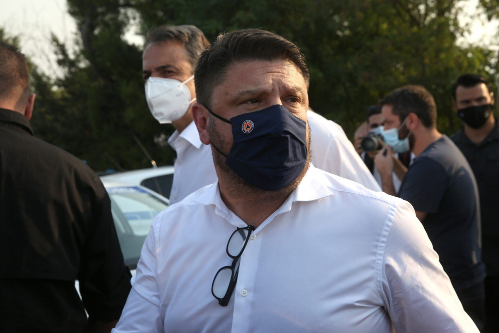 Χαρδαλιάς: Διάσπαρτες αναζωπυρώσεις στη Βαρυμπόμπη – 76 σπίτια με σοβαρές ζημιές