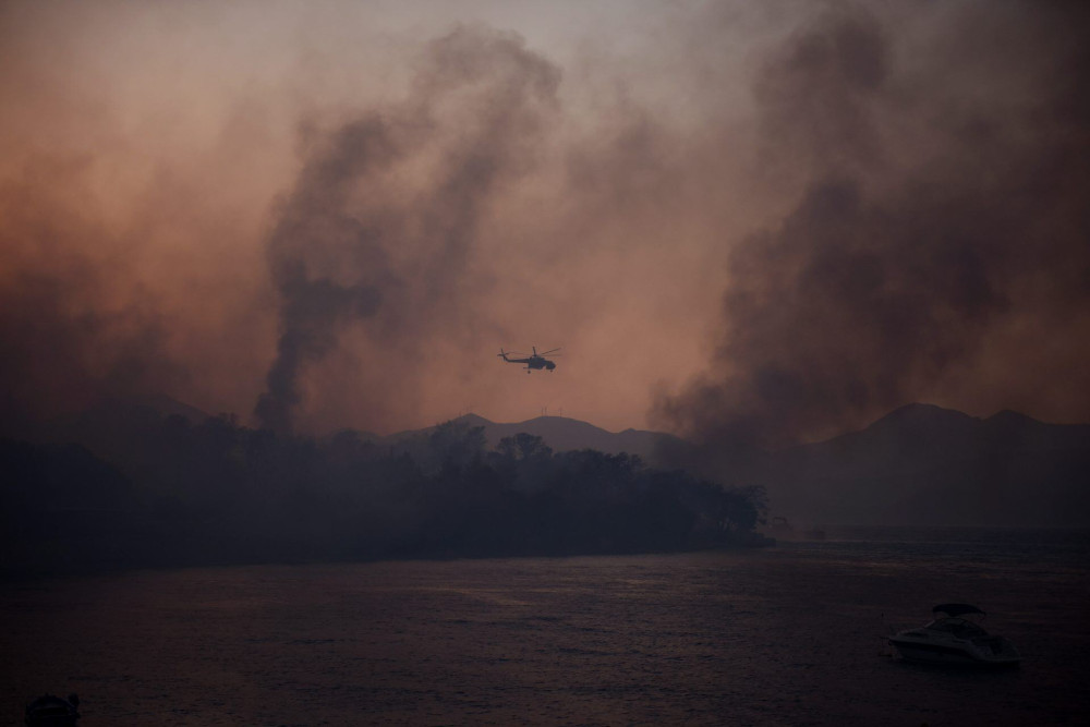 Σε πύρινο κλοιό η χώρα: Νέες εστίες σε Κω και Εύβοια – Εκκένωση περιοχών στη Μεσσηνία
