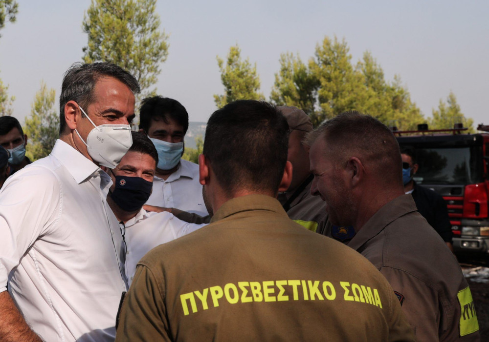 Μητσοτάκης από Βαρυμπόμπη:  Δόξα τω Θεώ δεν είχαμε απώλεια ζωής – Οι κρίσιμες υποδομές μας άντεξαν