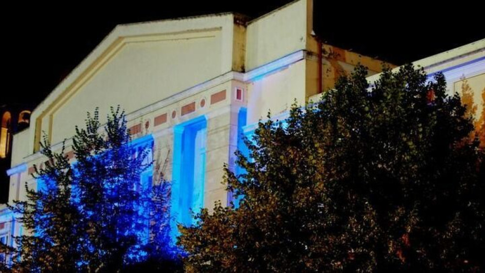 Γρεβενά: Φωταγωγημένο το δημαρχείο για τον “χρυσό” Τεντόγλου