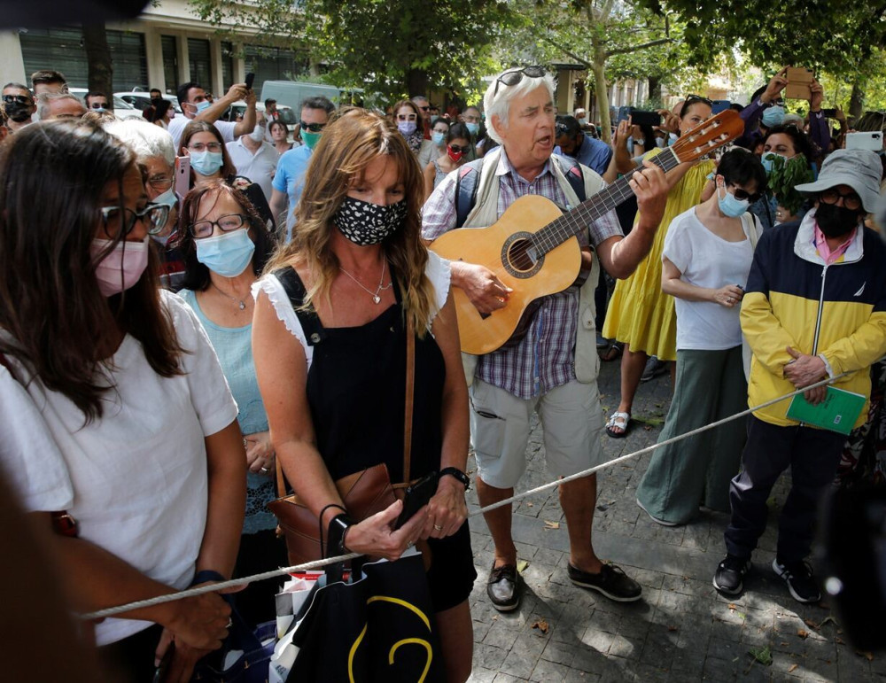 Στη Μητρόπολη Αθηνών η σορός του Μίκη Θεοδωράκη – Ξεκίνησε το λαϊκό προσκύνημα