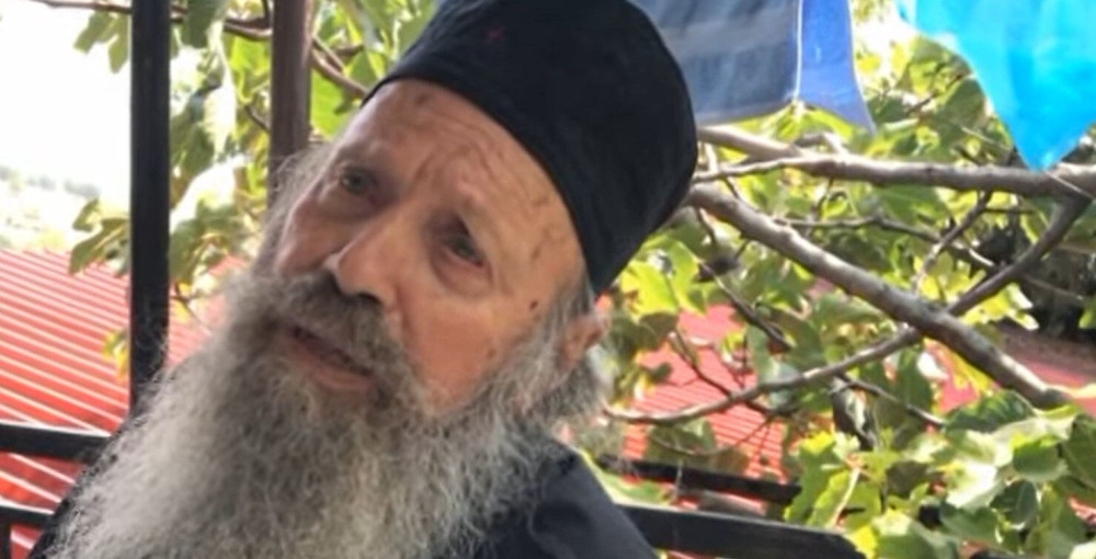 Ψεκασμένος ηγούμενος: Απαγορεύονται(!!!) οι μάσκες εντός της Μονής (video)