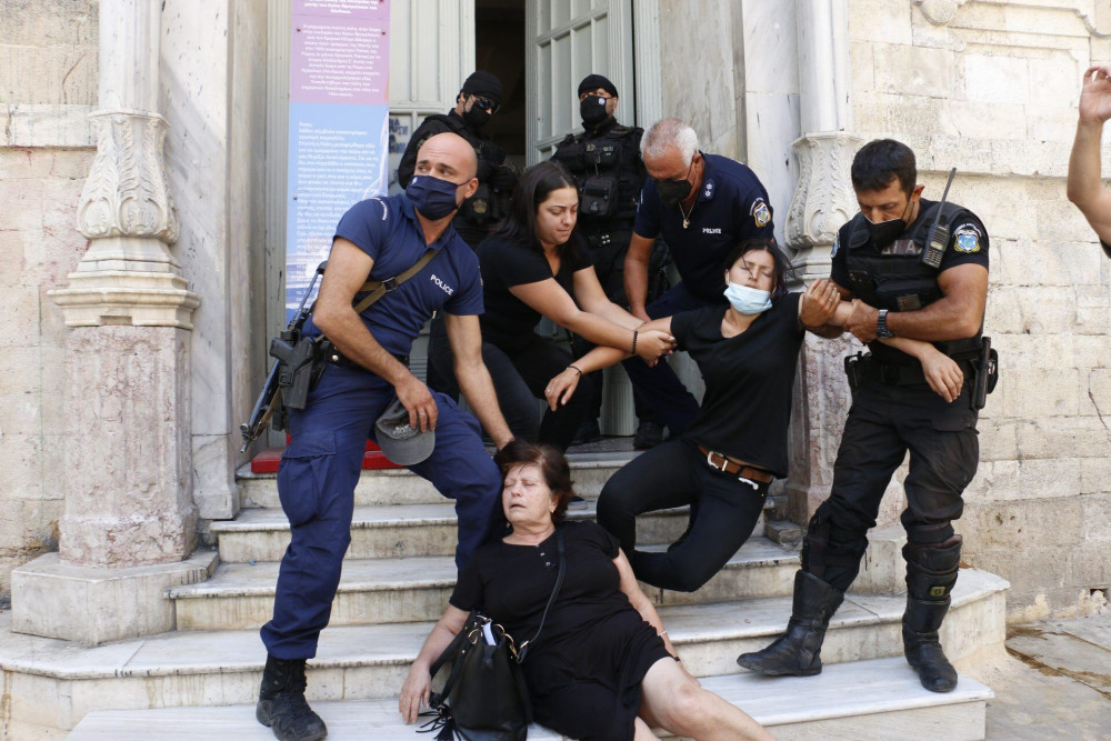 Δολοφονία στη Μεσαρά: Ένταση στα δικαστήρια Ηρακλείου με την παρουσία των δύο Ρουμάνων
