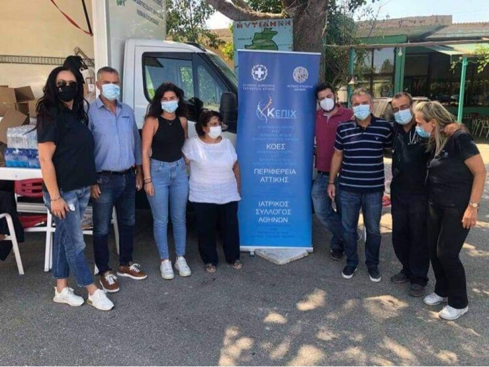 Περιφέρεια Αττικής: Περισσότερες από 3.000 μερίδες φαγητού, σε πυροσβέστες/αστυνομικούς/εθελοντές στα Βίλια
