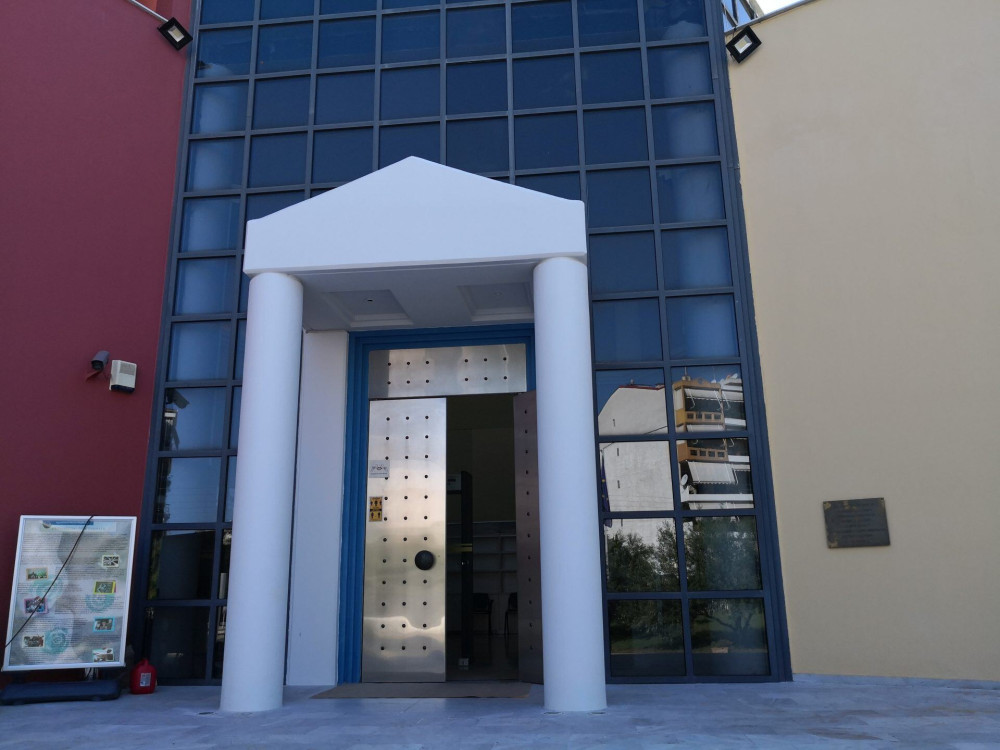 Έναν χρόνο μετά τις καταστροφικές ζημιές του “Ιανού” το Αρχαιολογικό Μουσείο Καρδίτσας επαναλειτουργεί