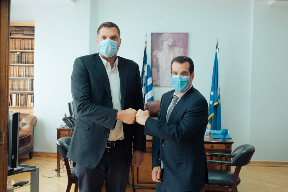 Συνάντηση Θ. Πλεύρη με τον προπονητή- καλαθοσφαιριστή Δ. Παπανικολάου