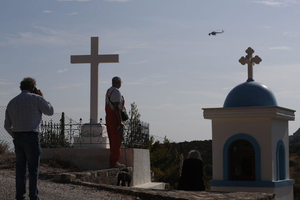 Υπό μερικό έλεγχο η φωτιά στην Κερατέα