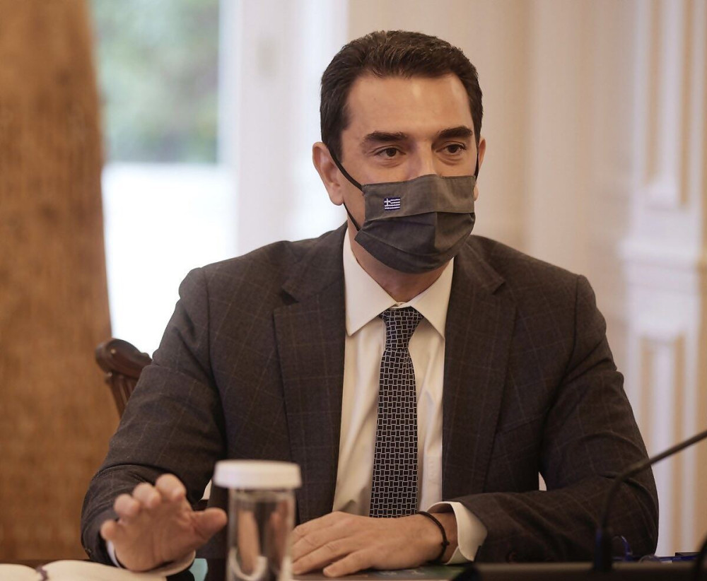 Σκρέκας: “Όλοι οι καταναλωτές θα ωφεληθούν από την επιδότηση του ρεύματος”