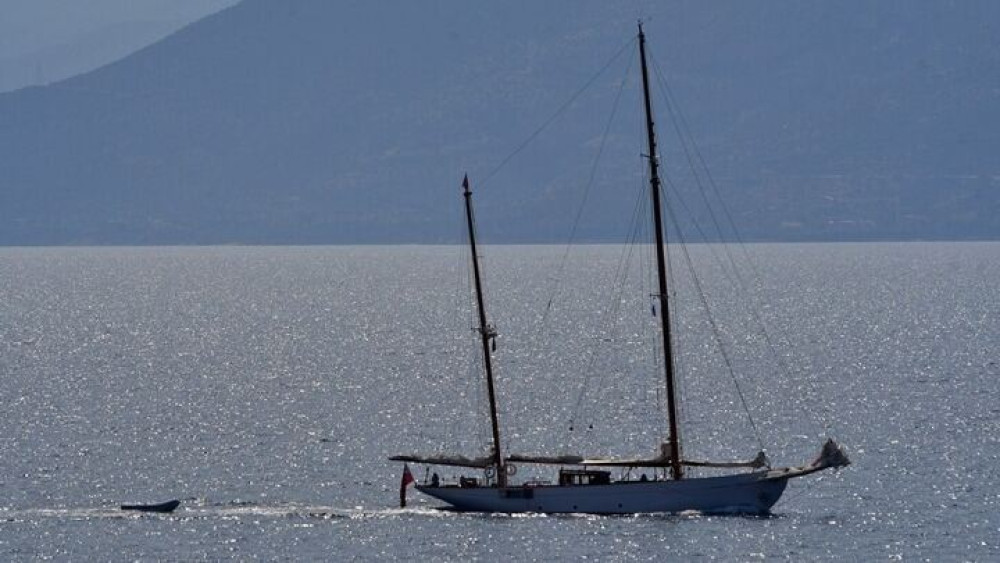 Θρίλερ με Ισπανό επιχειρηματία που έπεσε από ιστιοφόρο στο Ιόνιο: Η σύζυγός του έμεινε 3 ημέρες στο ακυβέρνητο σκάφος