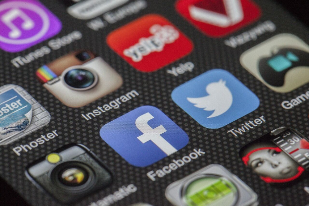 Facebook: Στη δίνη σκανδάλων και πρωτοφανούς “κρασαρίσματος”