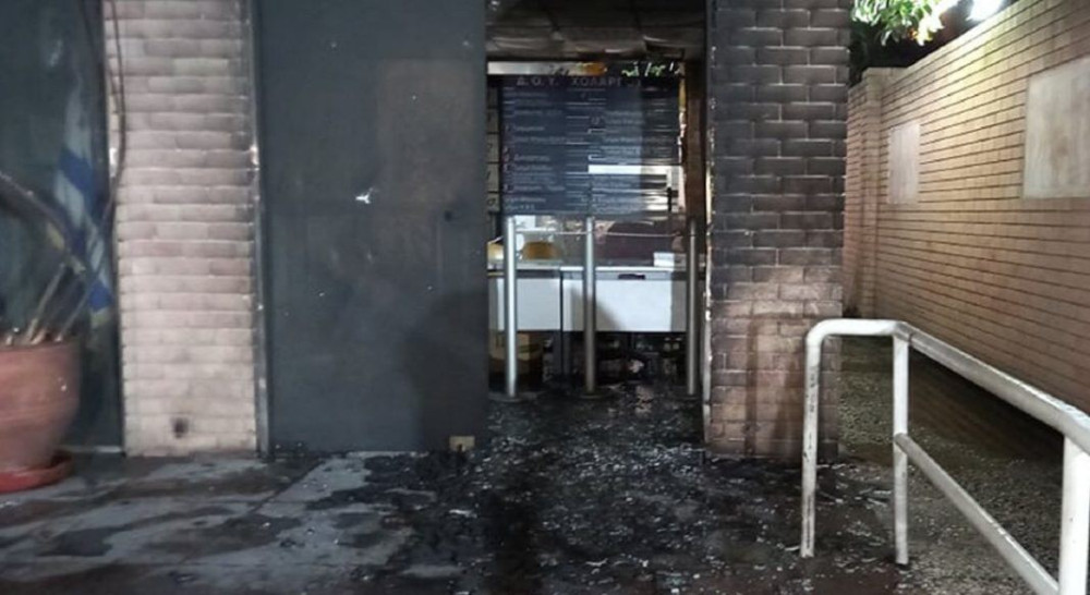 Επίθεση με βαριοπούλες στη ΔΟΥ Χολαργού και με μολότοφ στο ΚΕΠΥΟ Μοσχάτου