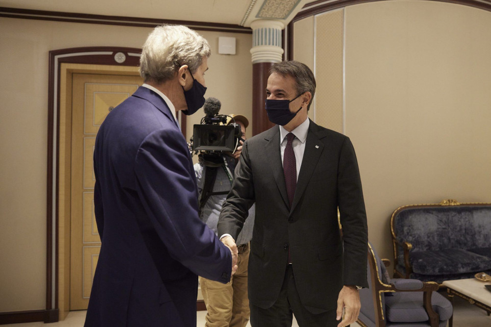 Συνάντηση Μητσοτάκη-Kerry: Η Ελλάδα λόγω θέσης μπορεί να συμβάλλει στην πράσινη ενέργεια