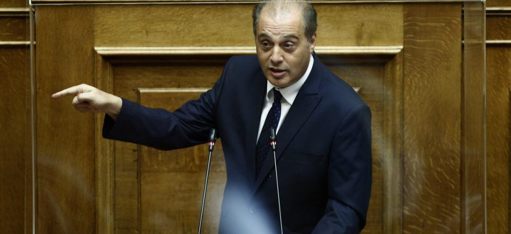 “Χαϊδεύει” τους ανεμβολίαστους ο (εμβολιασμένος;) Βελόπουλος