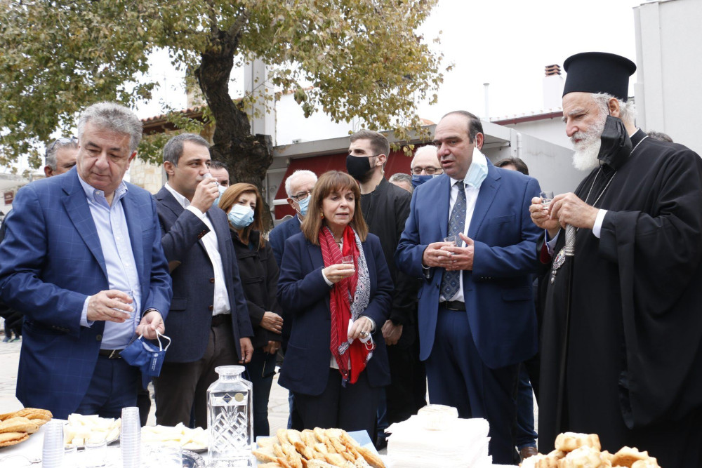 Στις σεισμόπληκτες περιοχές η Πρόεδρος της Δημοκρατίας – Επίσκεψη στον Δήμο Αρχάνων- Αστερουσίων