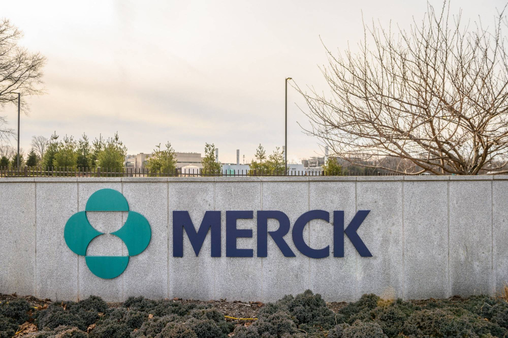 Bρετανία: “Πράσινο φως” για το χάπι της Merck κατά του κορωνοϊού
