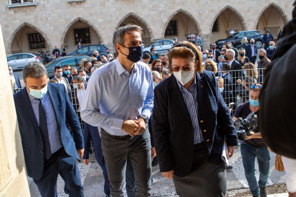 Την ανακατασκευή του Εθνικού Θεάτρου Ρόδου εξήγγειλε ο πρωθυπουργός: “Μοναδικό μνημείο”