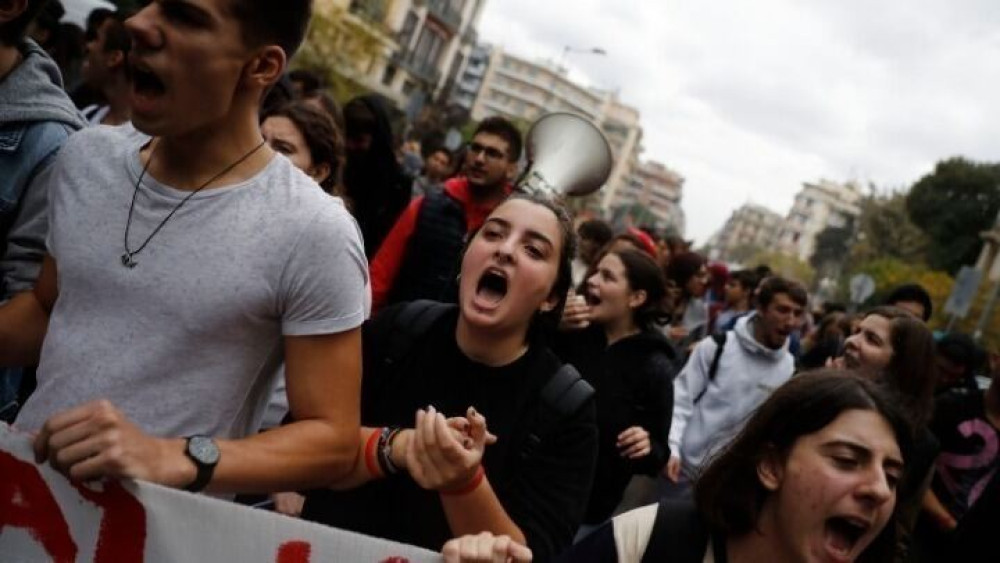 Μαθητικό συλλαλητήριο στο κέντρο της Αθήνας – Κλειστοί οι δρόμοι