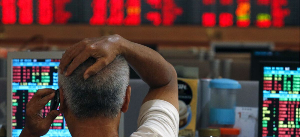 Ο κορωνοϊός γονάτισε τις αγορές – Πιέσεις και στα ελληνικά ομόλογα