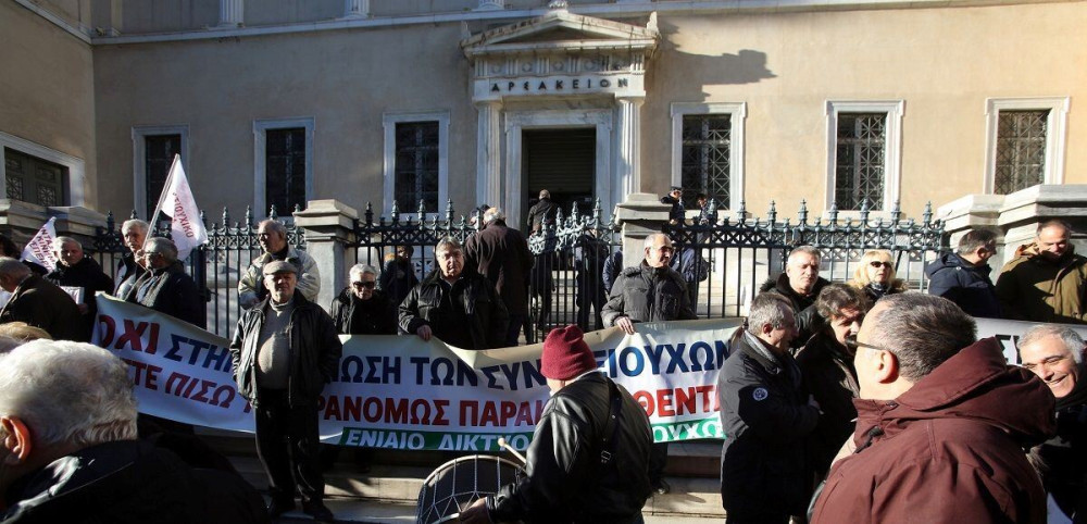 Στην Ολομέλεια του ΣτΕ κύριες και επικουρικές, αναδρομικά και επιδόματα