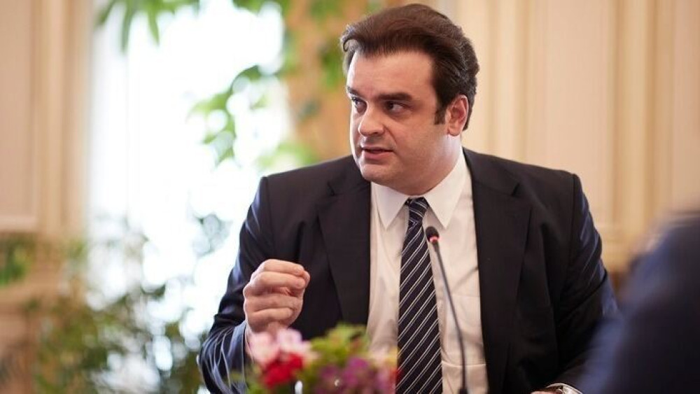 Και ωροσκόπο “βρίσκει” ο Πιερρακάκης