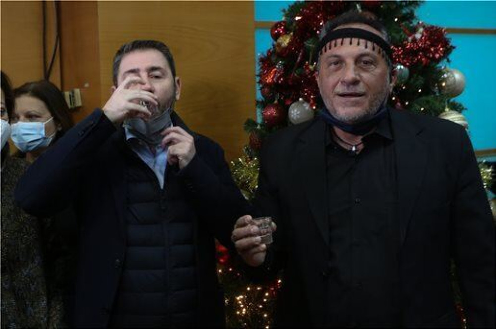 Ρακές και μαντινάδες στη Χαριλάου Τρικούπη