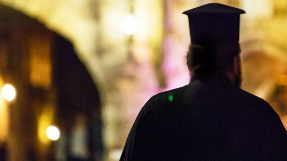 Πνευματικός έστειλε στο θάνατο μάνα και κόρη: Δεν εμβολιάστηκαν γιατί θα τις έσωζε ο Άγιος Λουκάς! (vid)