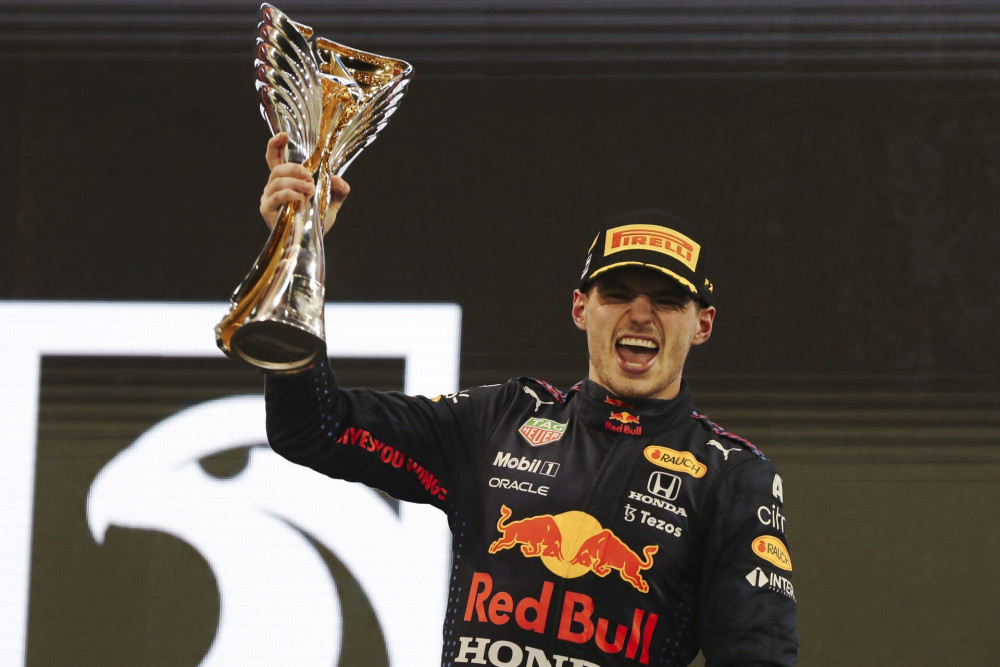 Formula 1: Παγκόσμιος πρωταθλητής ο Μαξ Φερστάπεν -Νίκησε τον Λιούις Χάμιλτον στην… τελευταία στροφή!