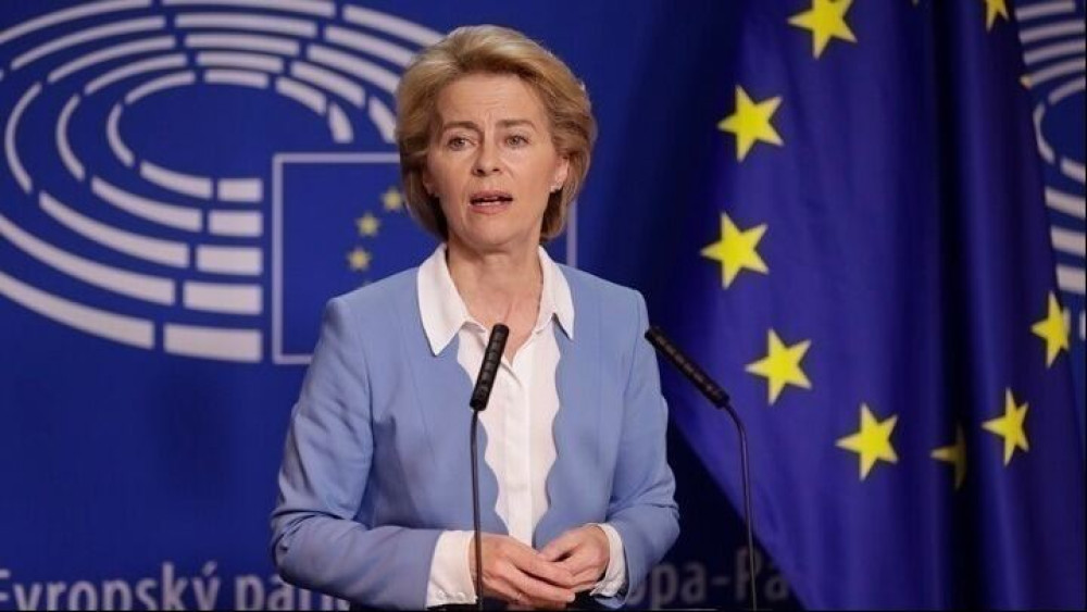 Κομισιόν: Με την πλάτη στον τοίχο η ντερ Λάιεν για την κατάργηση των… Χριστουγέννων
