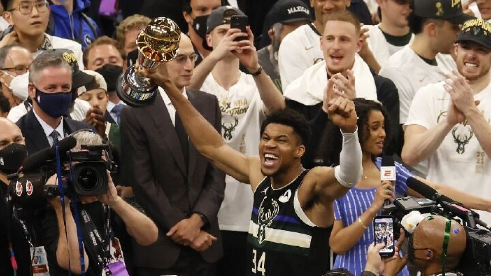 Giannis και Σάκκαρη οι κορυφαίοι της χρονιάς για τον ΠΣΑΤ