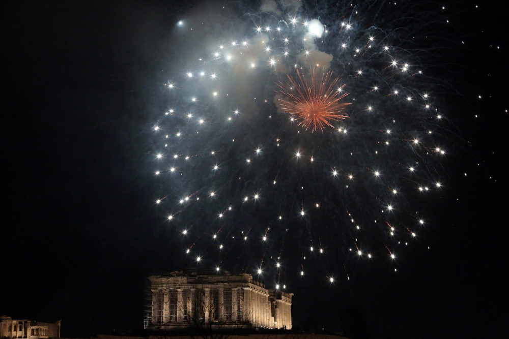 Καλή Χρονιά! Με ελπίδα και αισιοδοξία υποδέχθηκε η Ελλάδα το 2022