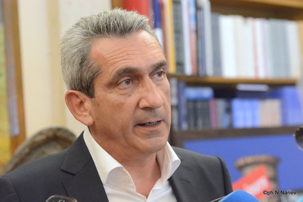 Βαρύ «πρόστιμο» σχεδόν 2 τρισ. ευρώ στον Περιφερειάρχη Ν. Αιγαίου – Από τους… «Έλληνες Αυτόχθονες Ιθαγενείς» (vid)