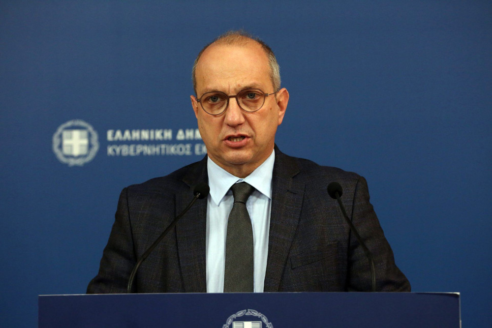 Σχολεία – Οικονόμου: Μόνο δυο τμήματα έκλεισαν σε μια εβδομάδα