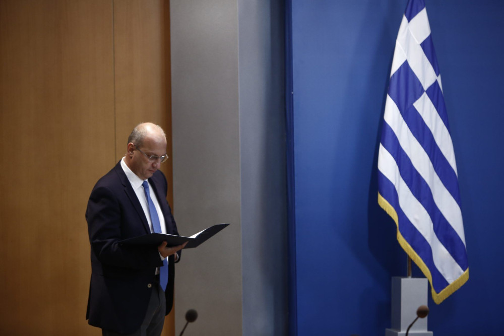 Οικονόμου/Υποχρεωτικός εμβολιασμός: “Παράθυρο” για επέκταση του μέτρου