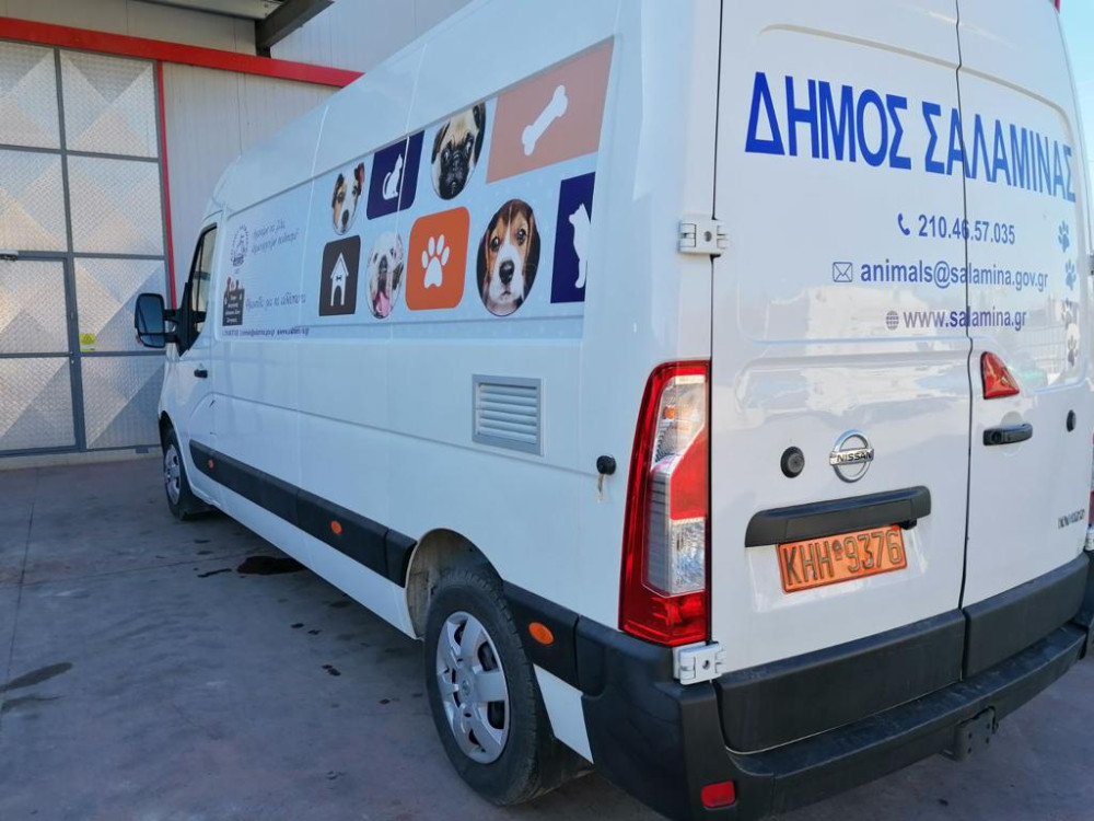 Ασθενοφόρο για τα αδέσποτα ζώα συντροφιάς απέκτησε ο δήμος Σαλαμίνας-Το “ευχαριστώ” του δημάρχου στον Γρηγόρη Δημητριάδη