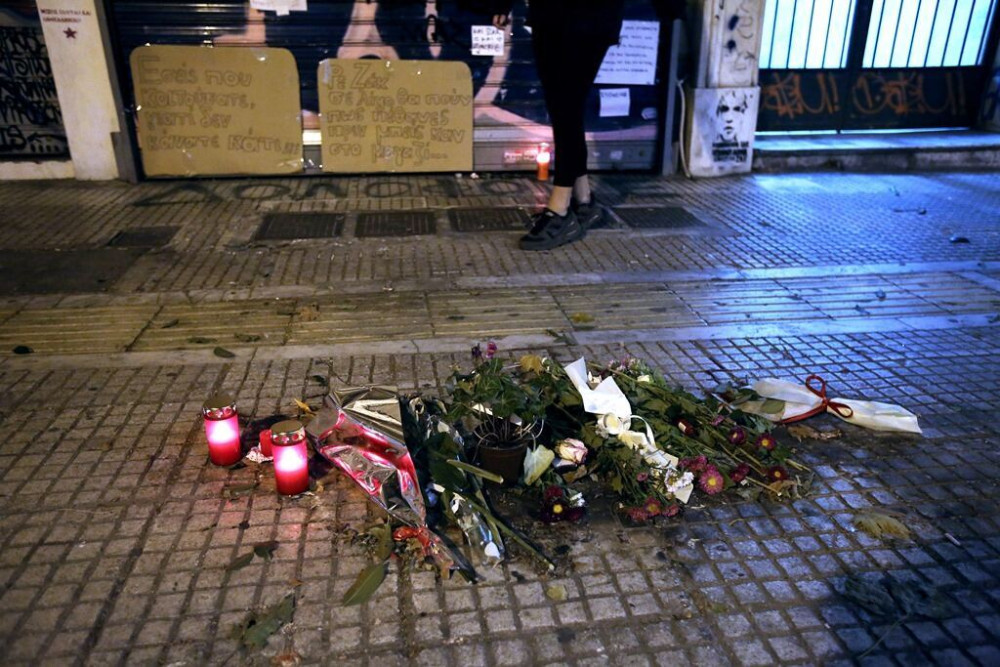Δίκη Ζακ Κωστόπουλου: «Εδώ δικάζεται ο φόνος του, όχι ο ίδιος» φώναζε η μητέρα του – Απειλές κατά μαρτύρων