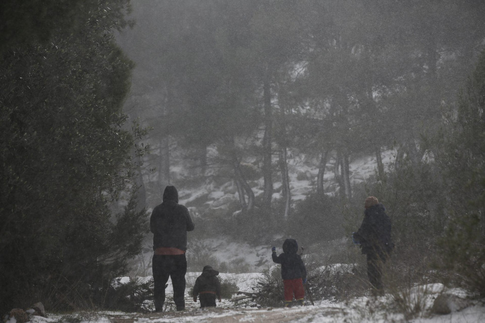 Παγώνει τη χώρα η κακοκαιρία “Ελπίδα”-Πολικές θερμοκρασίες και πυκνές χιονοπτώσεις
