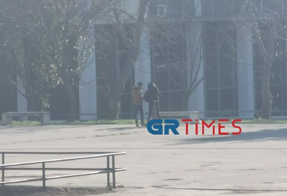 Διακίνηση ναρκωτικών μέρα μεσημέρι στο ΑΠΘ – Βίντεο ντοκουμέντο