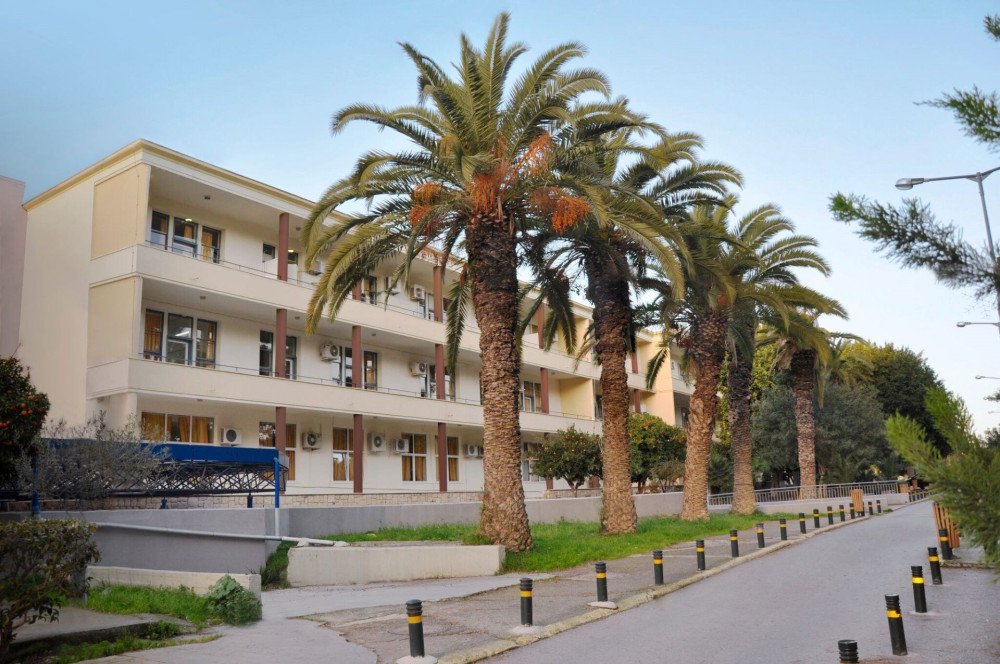 ΕΔΕ για την ξαδέλφη του Πολάκη – Χάθηκαν στη βάρδιά της φιαλίδια με ναρκωτική ουσία