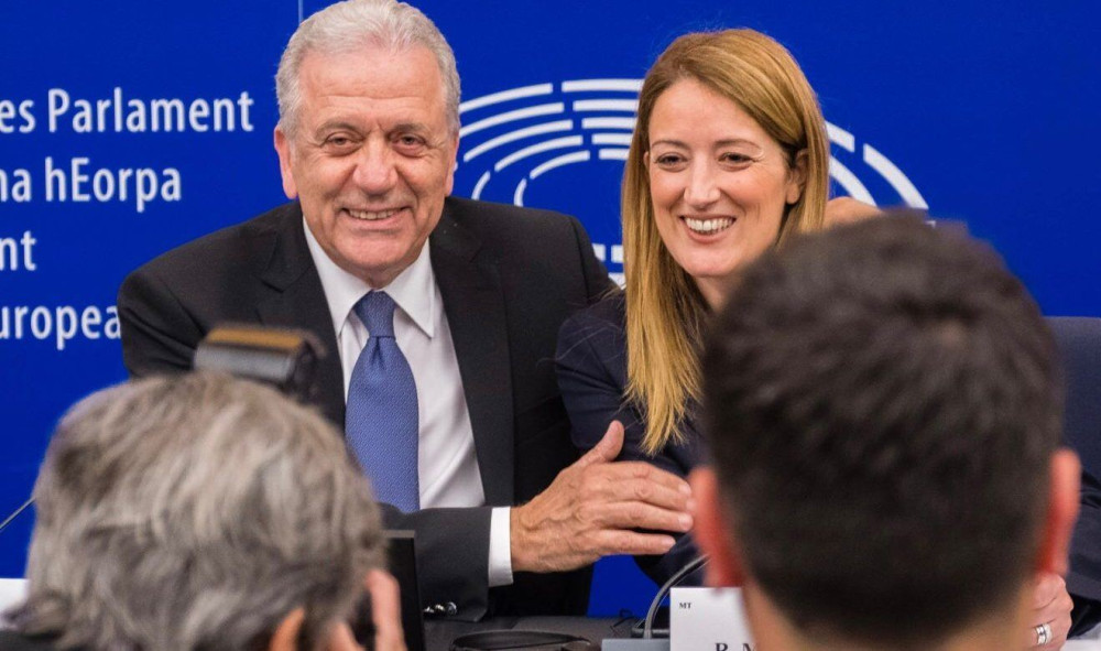 H φίλη του Δημήτρη Αβραμόπουλου, Ρομπέρτα Μετσόλα