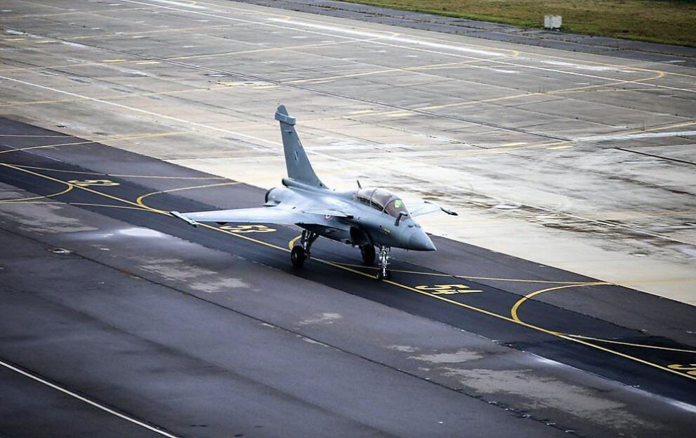 Απογειώνονται για Ελλάδα τα Rafale – Καλωσόρισμα με βόλτα πάνω από την Ακρόπολη