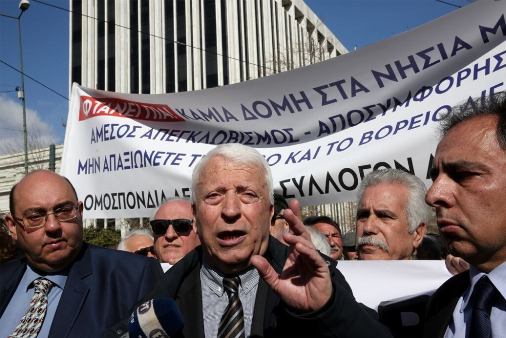 Συλλαλητήριο με δημόσιο χρήμα από τον Μουτζούρη – Σκληρή απάντηση της ΝΔ