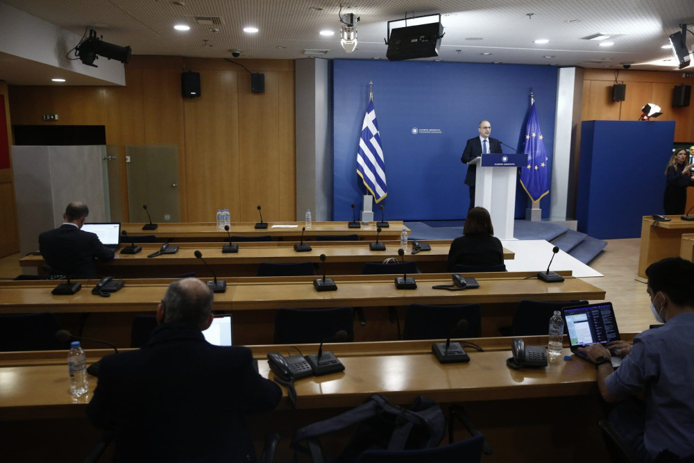 Οικονόμου: Στοχευμένα μέτρα για τη στήριξη νοικοκυριών και επιχειρήσεων