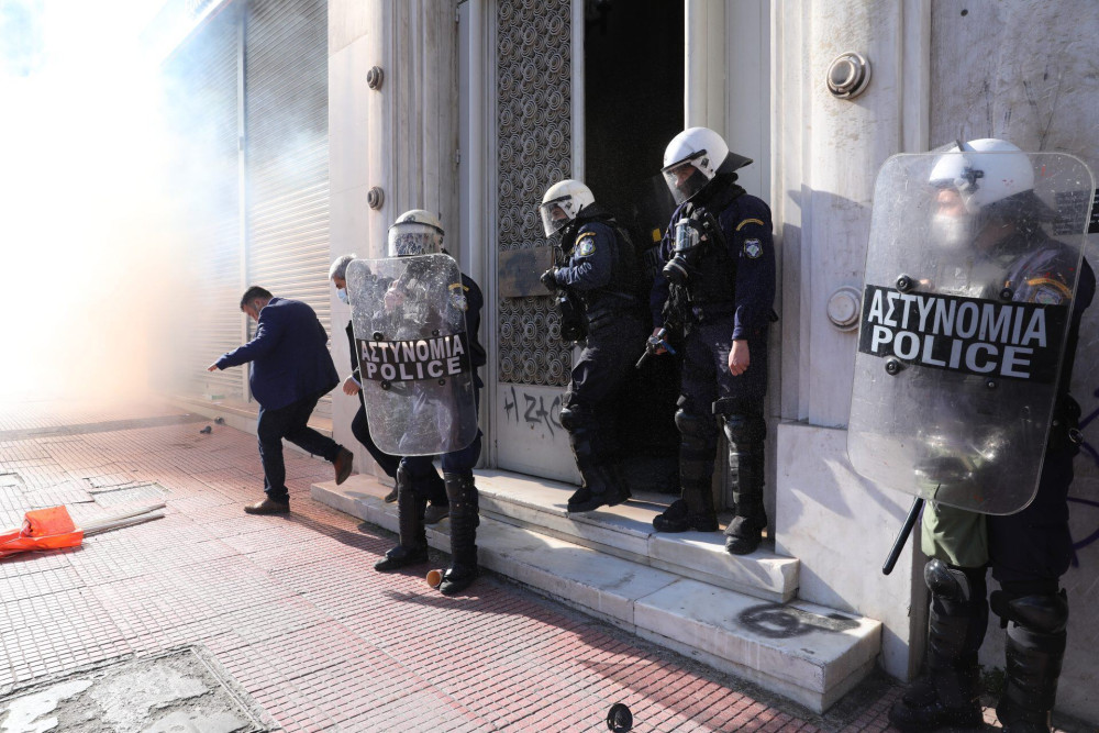 Τραυματίας αστυνομικός σε επεισόδια – Τι αναφέρει η ΕΛΑΣ