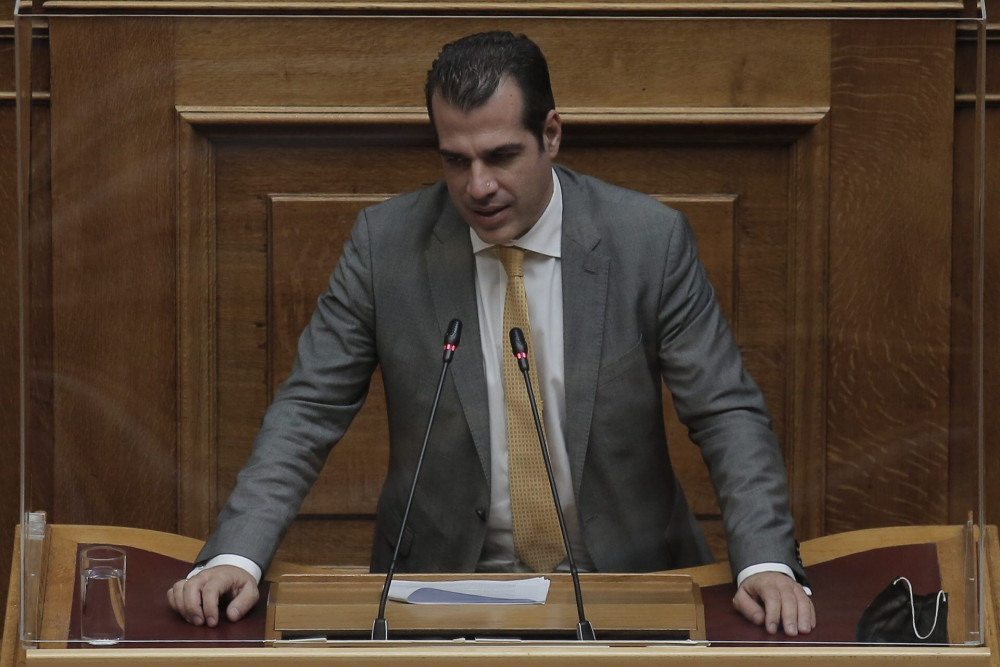 Αλχημείες ΣΥΡΙΖΑ με τα θύματα του COVID – Πλεύρης: «Διαστρεβλώνετε την πραγματικότητα»
