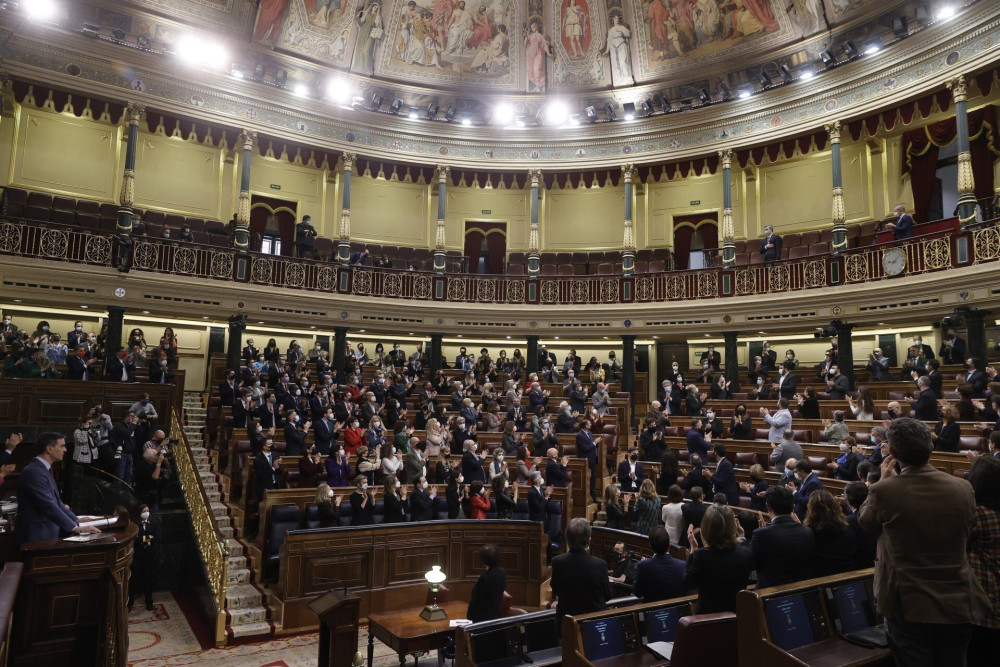 Σάντσεθ: Η Ισπανία στέλνει “επιθετικό στρατιωτικό υλικό” στην Ουκρανία