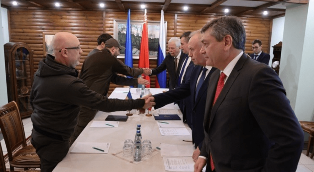 Εισβολή στην Ουκρανία: Σε εξέλιξη οι νέες συνομιλίες ενώ οι Ρώσοι εντείνουν τις επιθέσεις