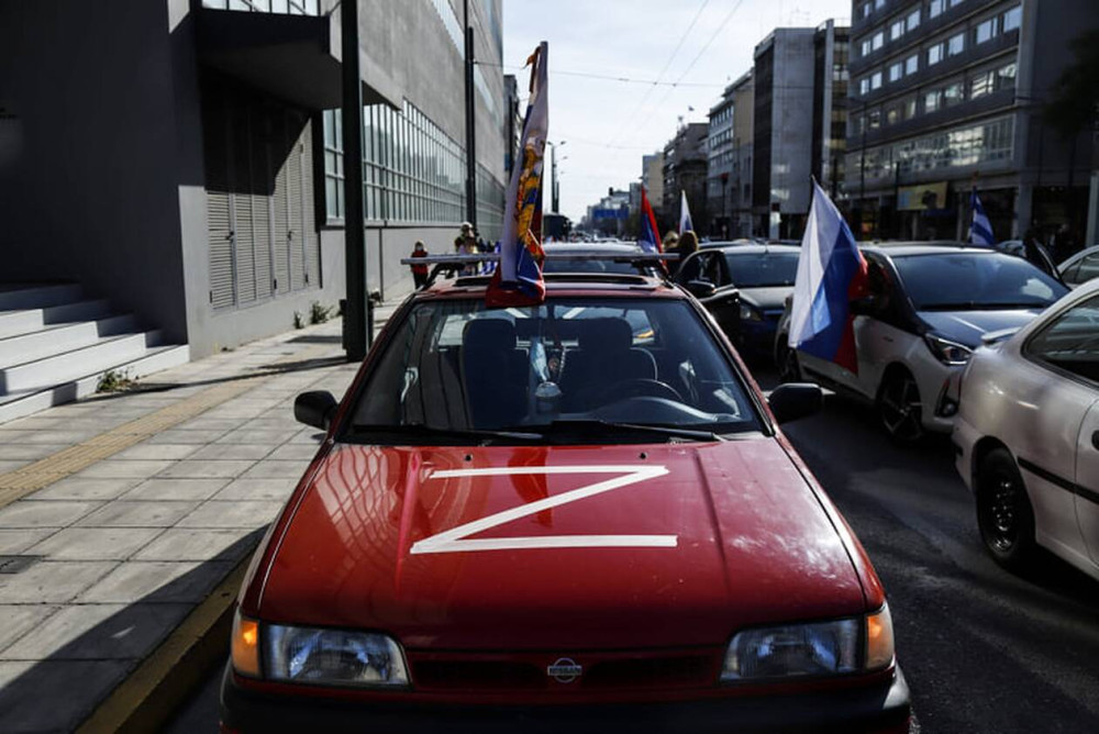Οι ομοϊδεάτες του Πούτιν διαμαρτυρήθηκαν για την… ειρήνη στο κέντρο της Αθήνας (pics)