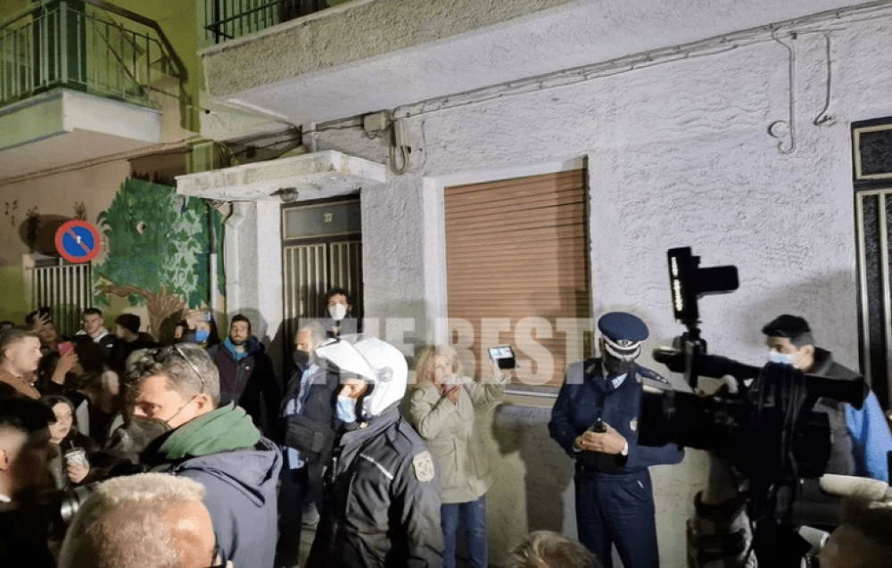 «Κρεμάστε την»: Ισχυρές αστυνομικές δυνάμεις στο σπίτι της Ρούλας Πισπιρίγκου