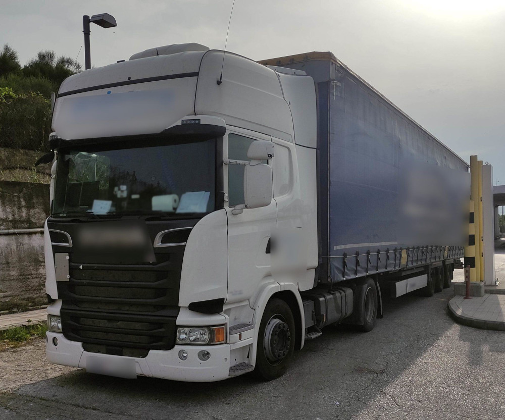 Από τους καρδιακούς παλμούς εντόπισαν κρυμμένους  σε φορτηγό μετανάστες